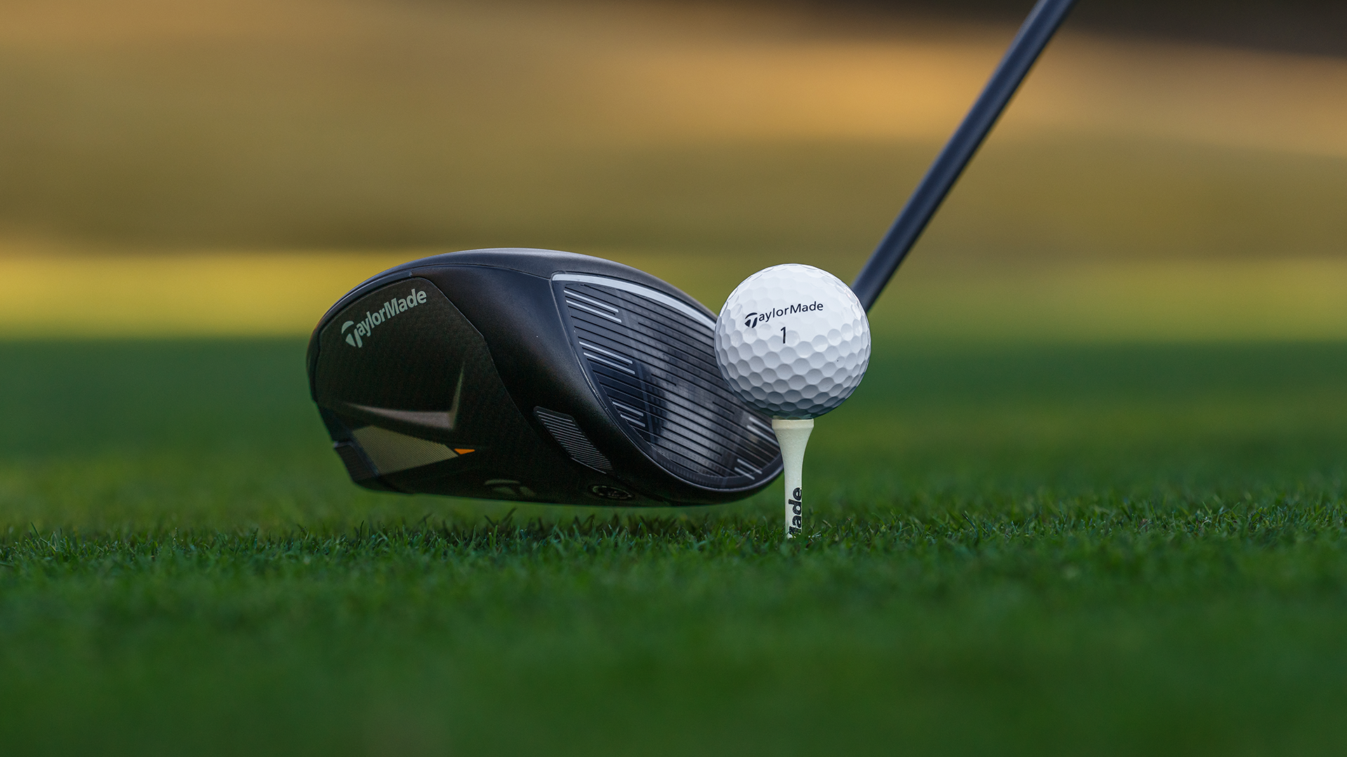 a close up of the taylormade qi4d with the reax shaft