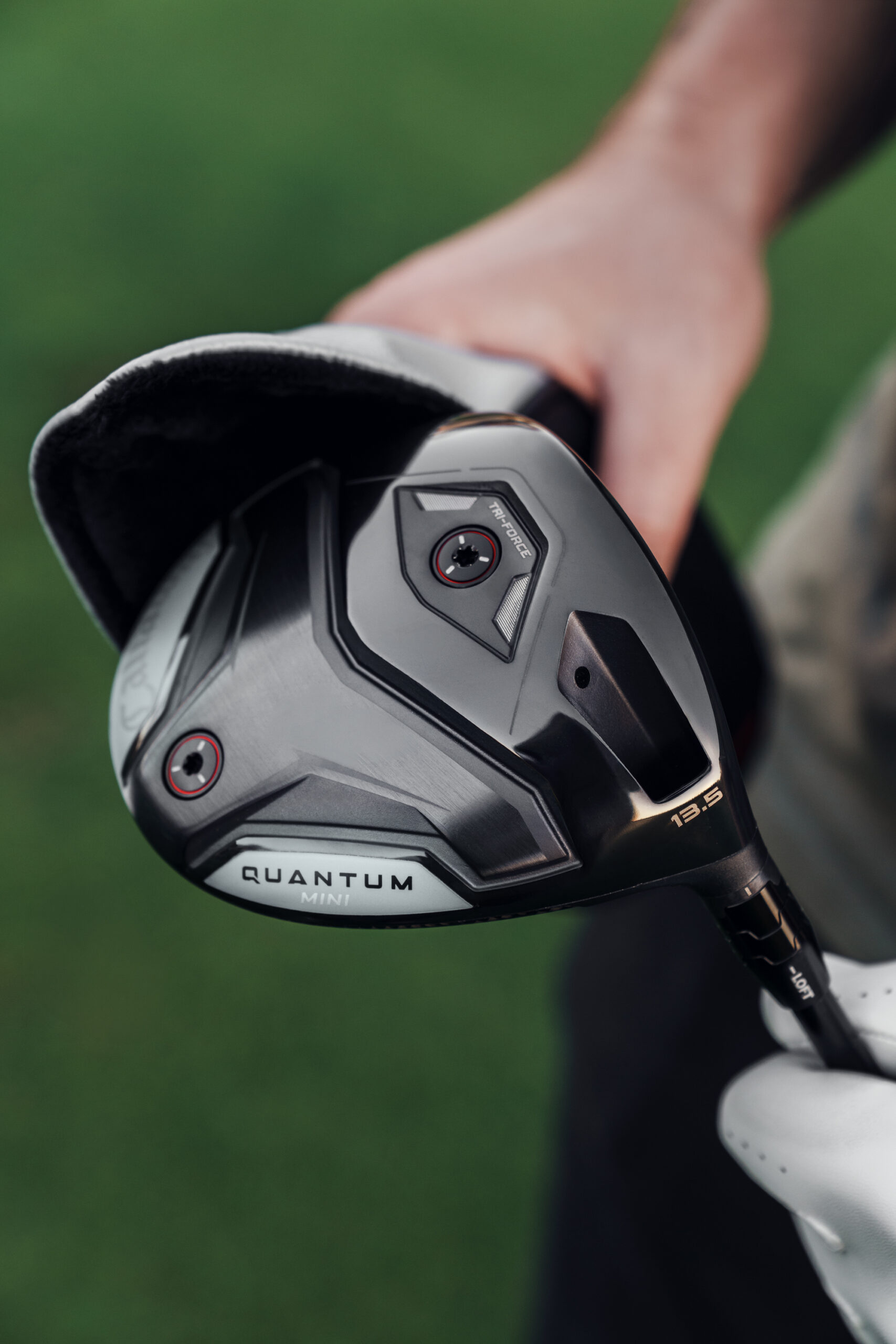 close look at the callaway quantum mini driver with tri force face