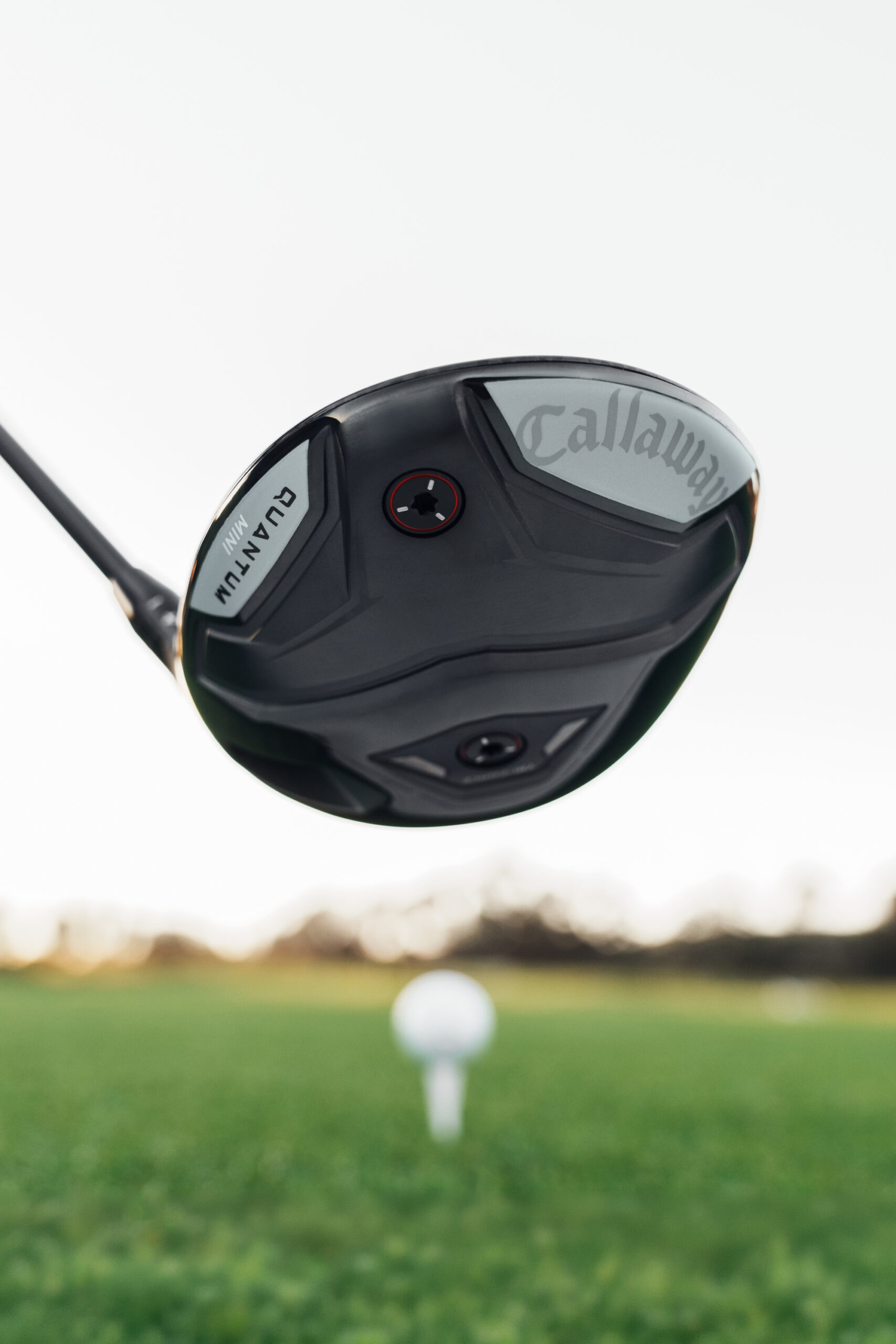 close look at the callaway quantum mini driver with the dual weight port
